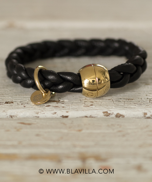 Kauniita_käsintehtyjä_koruja_Blåvilla_Qudo_24k kultaa_italialaista_nahkaa