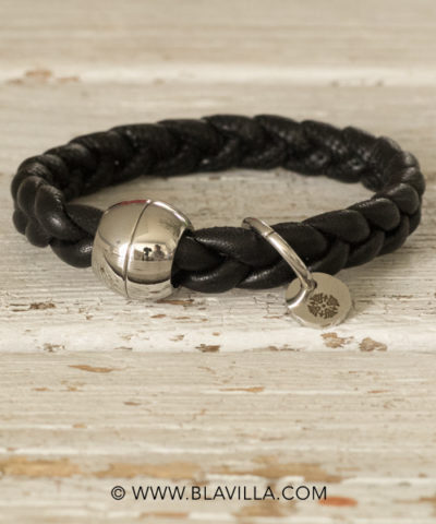 Kauniita_käsintehtyjä_koruja_Blåvilla_Qudo_ruostumatonta_terästä_italialaista_nahkaa