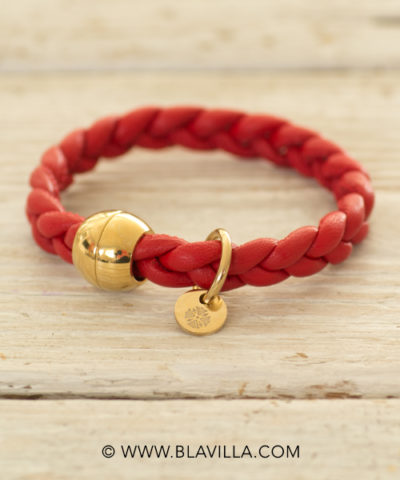 Kauniita_käsintehtyjä_koruja_Blåvilla_Qudo_24k kultaa_italialaista_nahkaa