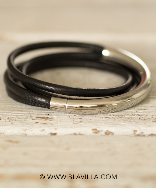 Kauniita_käsintehtyjä_koruja_Blåvilla_Qudo_ruostumatonta_terästä_italialaista_nahkaa