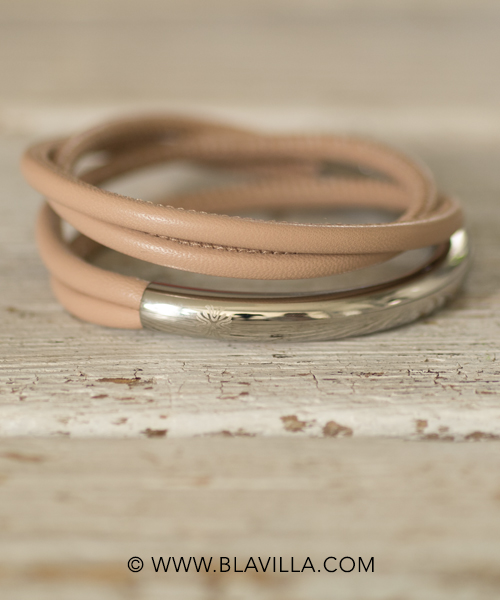 Kauniita_käsintehtyjä_koruja_Blåvilla_Qudo_ruostumatonta_terästä_italialaista_nahkaa