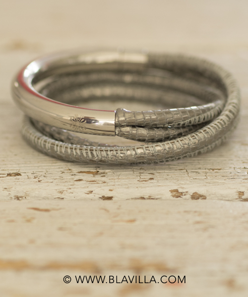 Kauniita_käsintehtyjä_koruja_Blåvilla_Qudo_ruostumatonta_terästä_italialaista_nahkaa