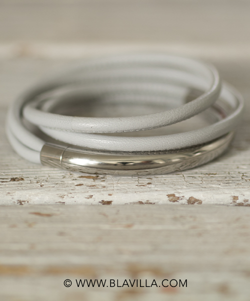 Kauniita_käsintehtyjä_koruja_Blåvilla_Qudo_ruostumatonta_terästä_italialaista_nahkaa