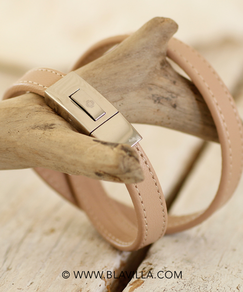 Kauniita_käsintehtyjä_koruja_Blåvilla_Qudo_ruostumatonta_terästä_italialaista_nahkaa