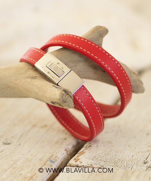 Kauniita_käsintehtyjä_koruja_Blåvilla_Qudo_ruostumatonta_terästä_italialaista_nahkaa