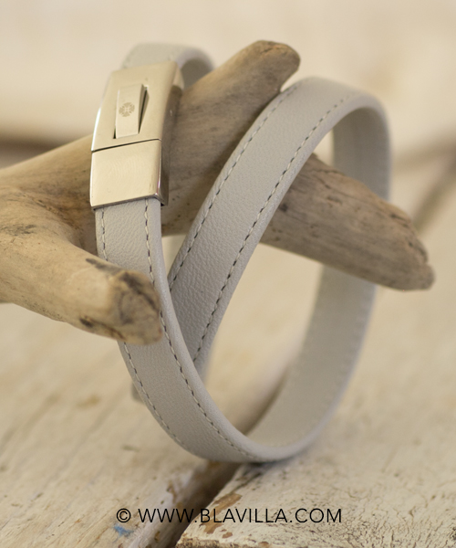 Kauniita_käsintehtyjä_koruja_Blåvilla_Qudo_ruostumatonta_terästä_italialaista_nahkaa